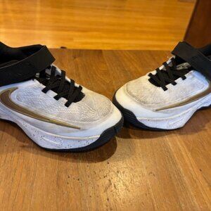 Nike Giannis Immortality 4 size 3Y